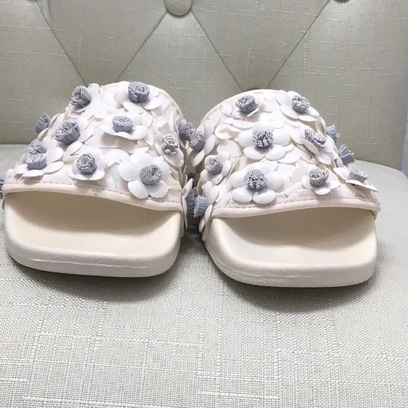 AVEC LES FILLES FLORAL SLIDES SANDAL-NEW IN BOX-VERY LIGHT CREAM COLOR - Picture 8 of 11